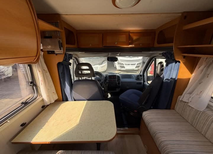 Ci International riviera 55p anno 2003 km 130000.         Prezzo 17900