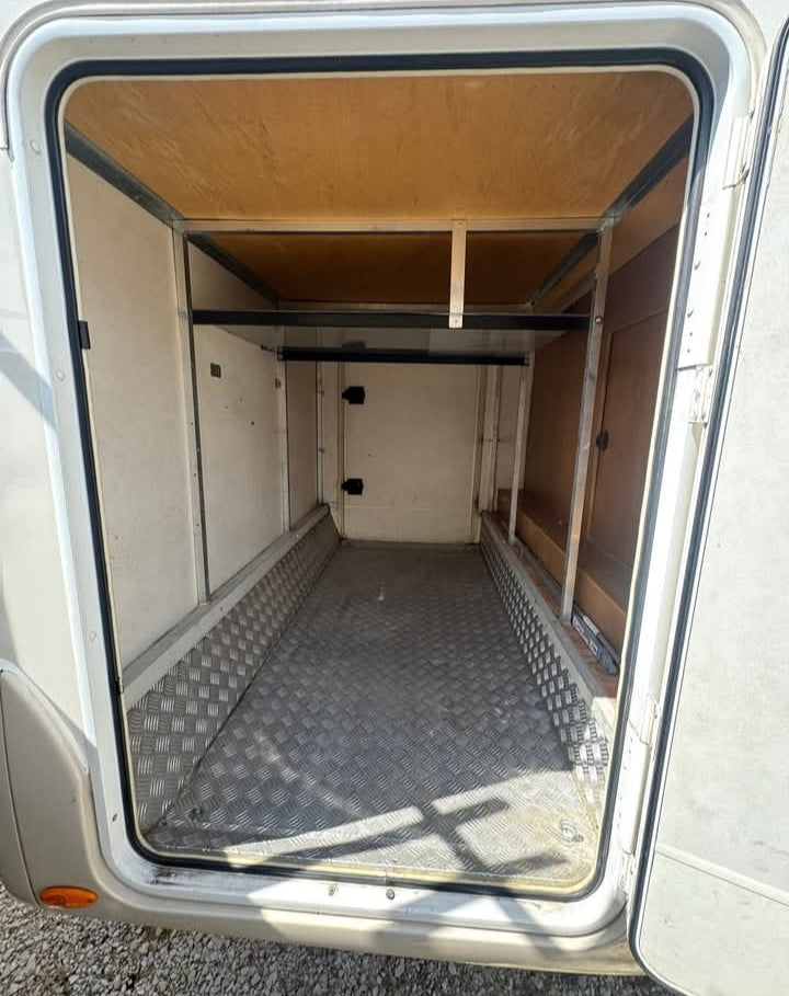 Kentucky Corral 4, anno 12/2006, km 112.000, Ford Transit 2.5 TDI (135cv),              prezzo. € 23900